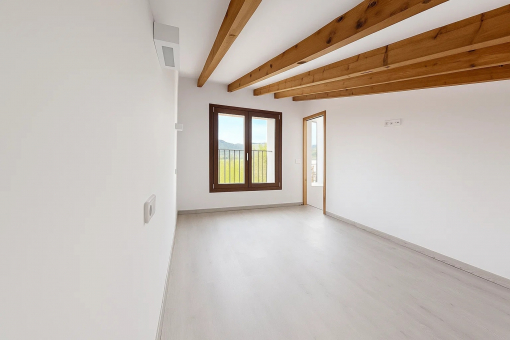 Bright upstairs bedroom