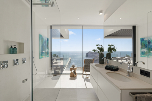 Designer bathroom with sea view