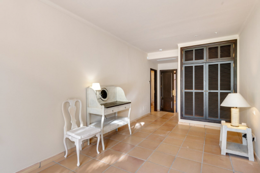 One of the three bedrooms on the groundfloor and built-in cupboard