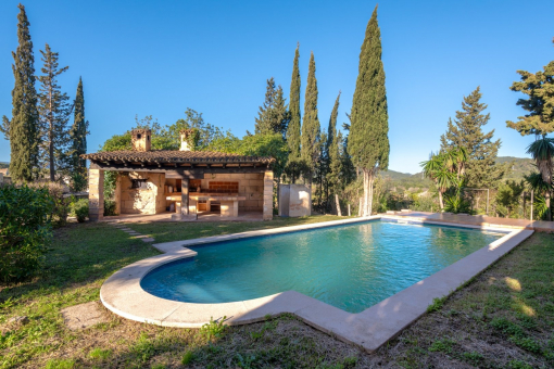 Garden, pool, views and barbecue