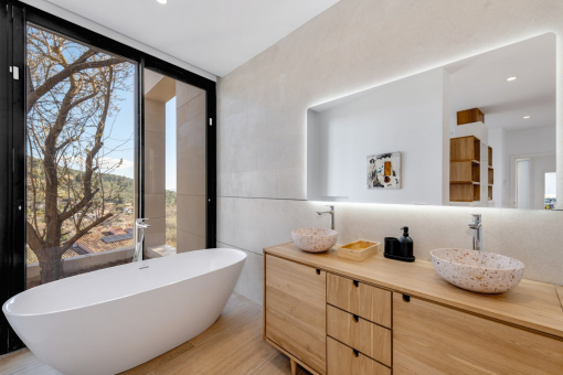Bañera de diseño con vistas abiertas