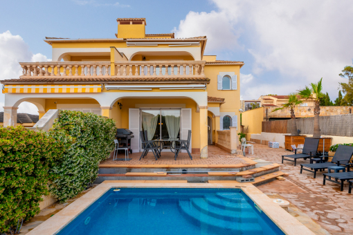 Schöne Doppelhaushälfte mit Pool in Bahia Azul