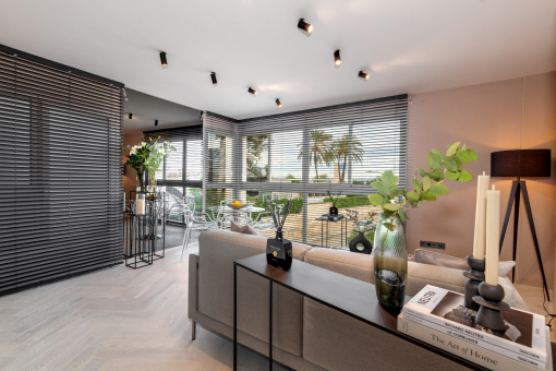 Salón con vista al mar