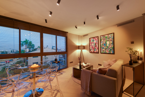 Ambiente nocturno en el salón