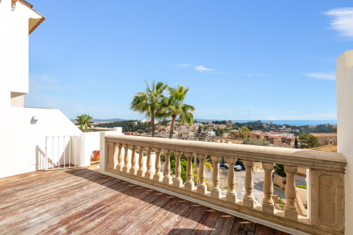 Quiet detached house with garage, pool and nice sea views in Génova