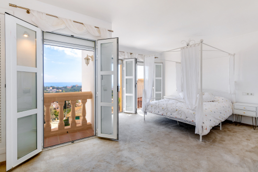 _Bedroom with sea views