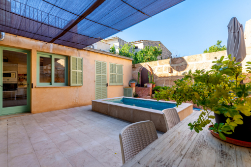 Lovely patio with bbq area