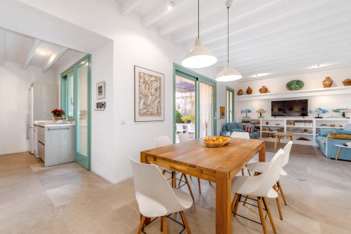 Lightflooded, open room