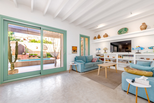 Renovated townhouse with pool and garage in Sineu