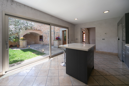 Townhouse with patio in Algaida