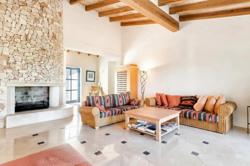 Rustikal modern ist das Wohnzimmer