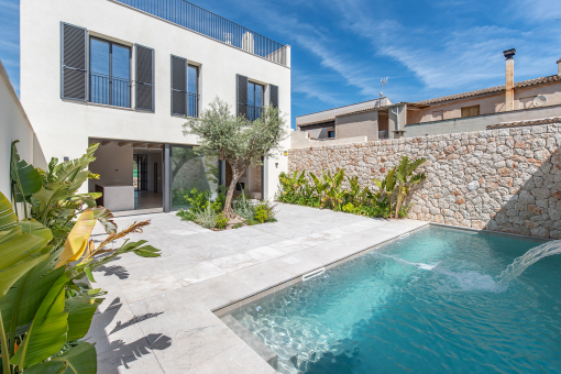 Elegante casa de pueblo de obra nueva con piscina en Ses Salines