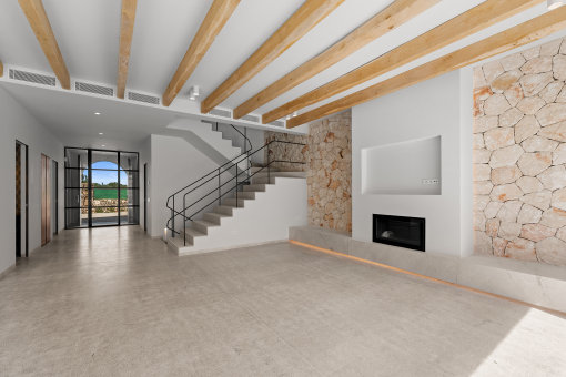 Salon grande con chimenea