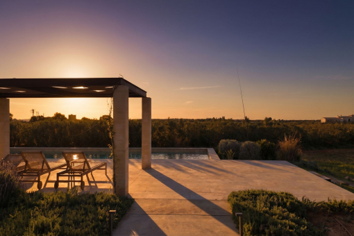 Zugang zur exklusiven, ruhig gelegenen Poolterrasse