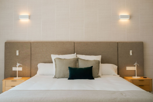 Elegante Master-Suite mit Zugang zur Terrasse