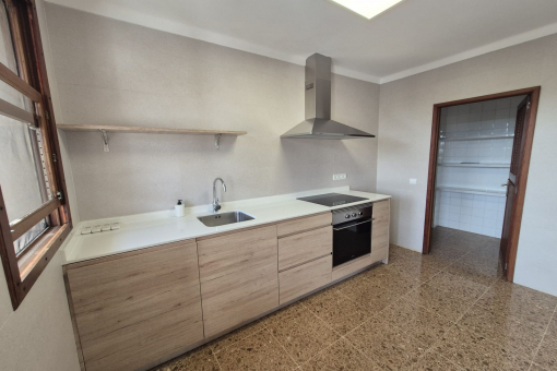 Cocina con despensa