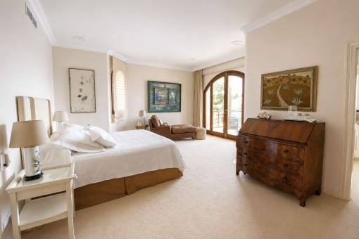 Luxurious main bedroom