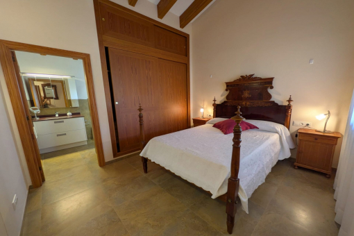 Master bedroom with en-suite bathroom