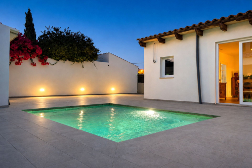 House for rent in Llucmajor at night