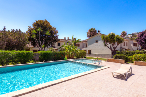 Community pool