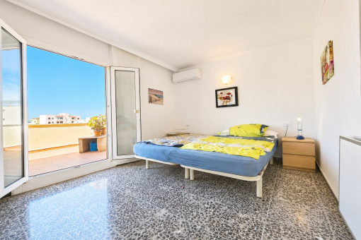 Double Bedroom with access to the mainterrace
