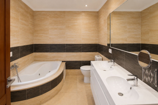 En suite bathroom off the first bedroom