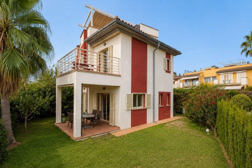 Casa con jardín privado y terraza