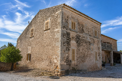 Traditionelle Natursteinfassade