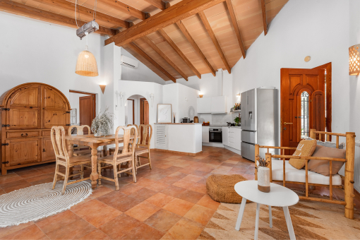 Cocina y comedor de concepto abierto
