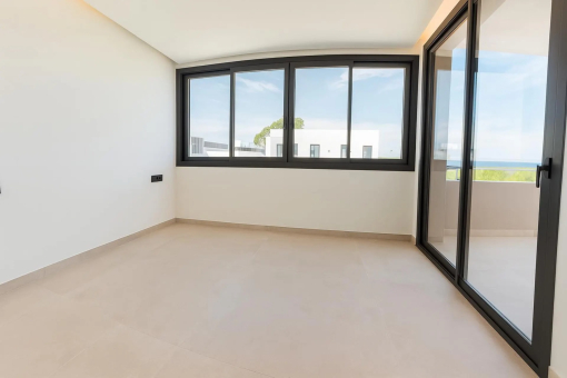 Second double bedroom with terrace access