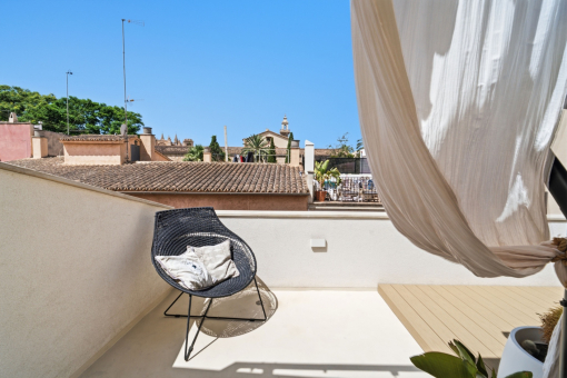 Private Dachterrasse mit Blick auf das Meer und die Kathedrale