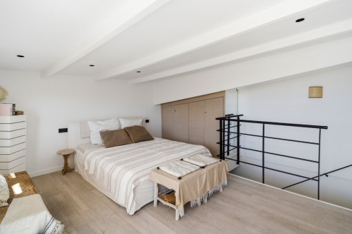 Master Schlafzimmer mit Zugang zur privaten Dachterrasse