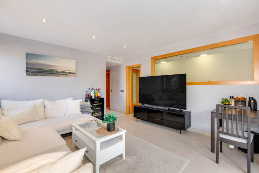 Spacious living room