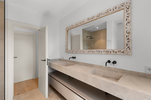 En-suite bathroom