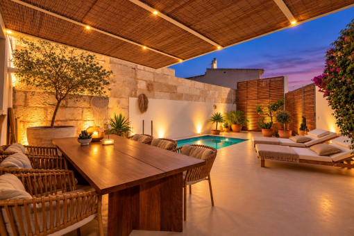 Poolterrace at night