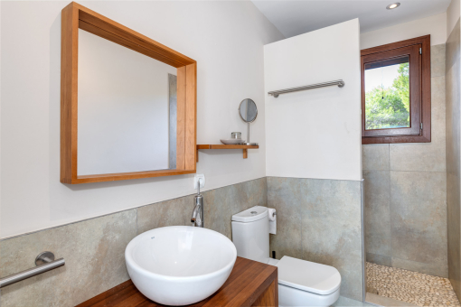 En-suite bathroom