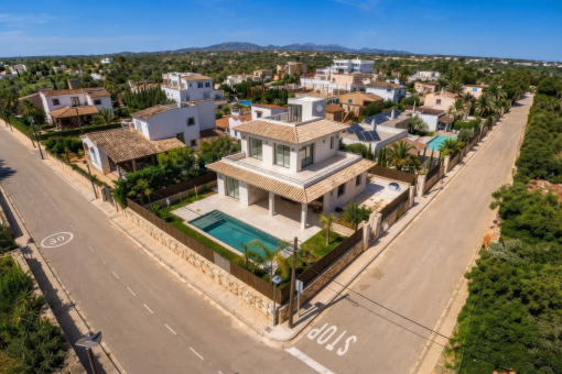 Villa mit Pool in Strandnähe