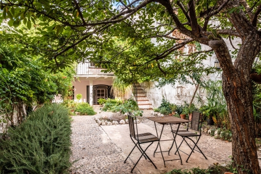 Traditional house with diverse terraces, garage and romantic garden in the historic centre of Mahón