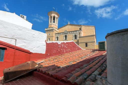 Excellent opportunity for a small boutique-hotel in Mahon's historic centre, just behind the church of Santa Maria and only 2 minutes from the harbour