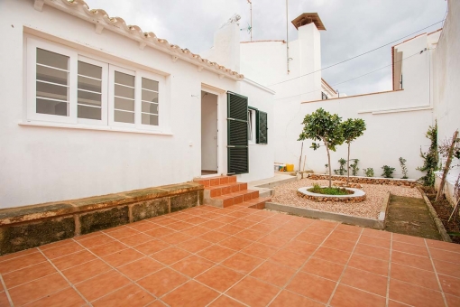 Front terrace and access to the house