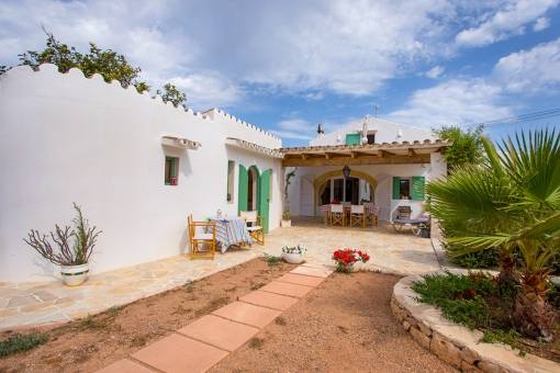 Charming, completely restored finca with sea and garden views in the outskirts of Sant Lluis