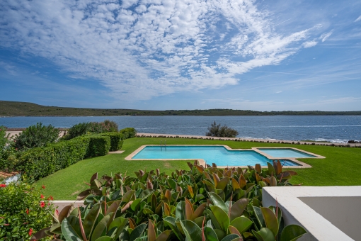 Fantastic sea and pool views from the bacony