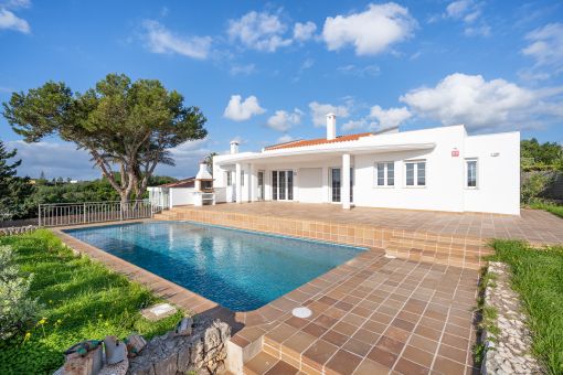 Lovely contemporary-style villa, renovated and with garden, pool and sea views located to the south of Sant Lluis