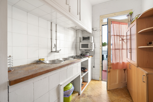 Kitchen with access to the outside