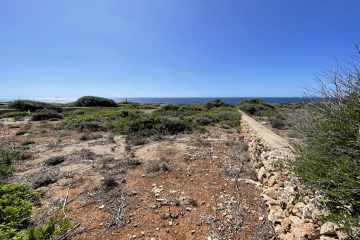 Wunderschönes Investitionsgrundstück in erster Meereslinie, Meerblick, in Binidali, Menorca