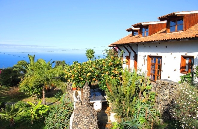 Side view of the finca with the sea on the background