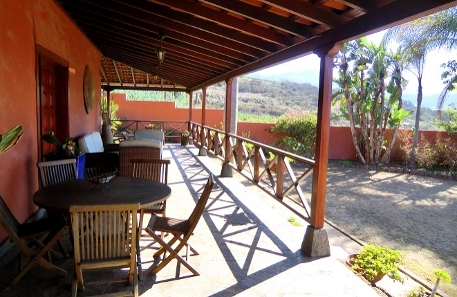 Impressive finca in quiet Tegueste on a large plot with sea view