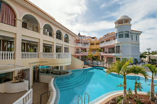 One-bedroom apartment with terrace and direct pool access in Los Cristianos