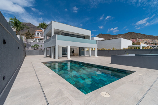 Exclusive four-bedroom villa with pool and views in a sought-after area of Costa Adeje, Fañabe