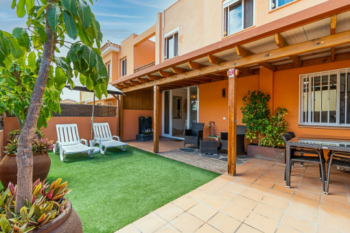 Completely renovated town-house with 2 bedrooms and a large garden in Palm-Mar